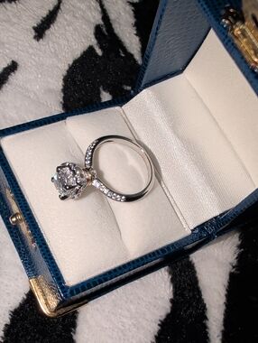 ✨SALE✨ Unique New 1 Carat Moissanite Solitaire Romance Ring Size 7
